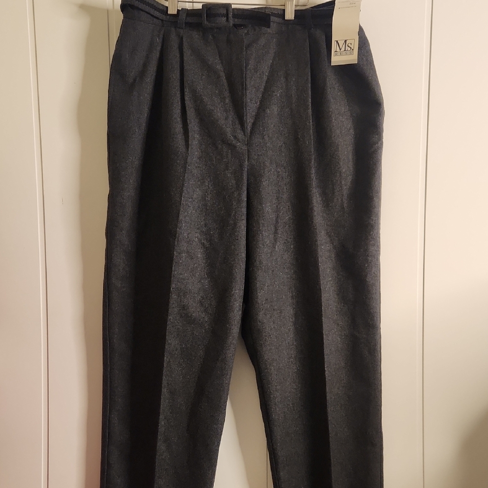 Vintage Women's Gray Wool Blend NWT pleated Office High- Waisted Trousers.